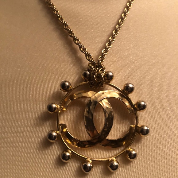 Vintage Chanel Pendant - Picture 3 of 5